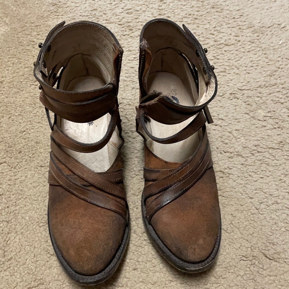 FrEeBiRd ankle booties